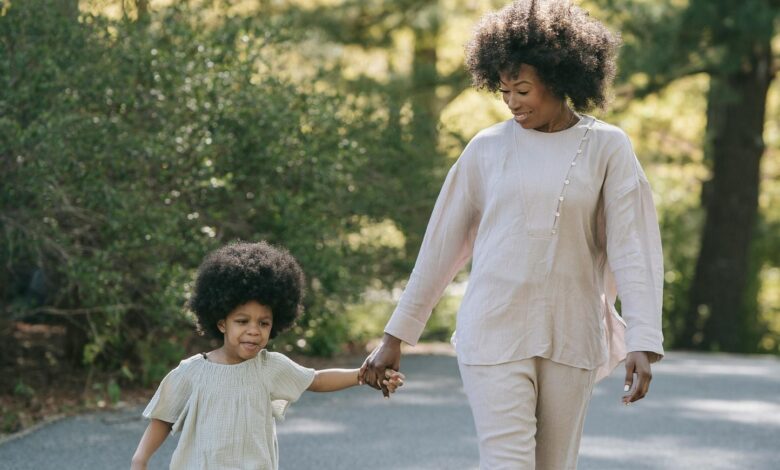 Cómo los padres pueden abordar el tema con sus hijos pequeños Cómo los padres pueden abordar el tema con sus hijos pequeños